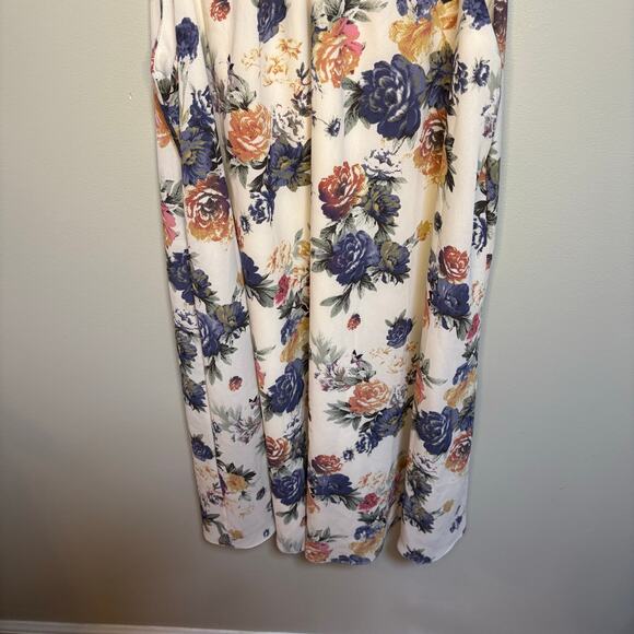 Soprano White Floral Sleeveless Halter Neck Keyhole Small Flowy Flare Mini Dress - Picture 3 of 8